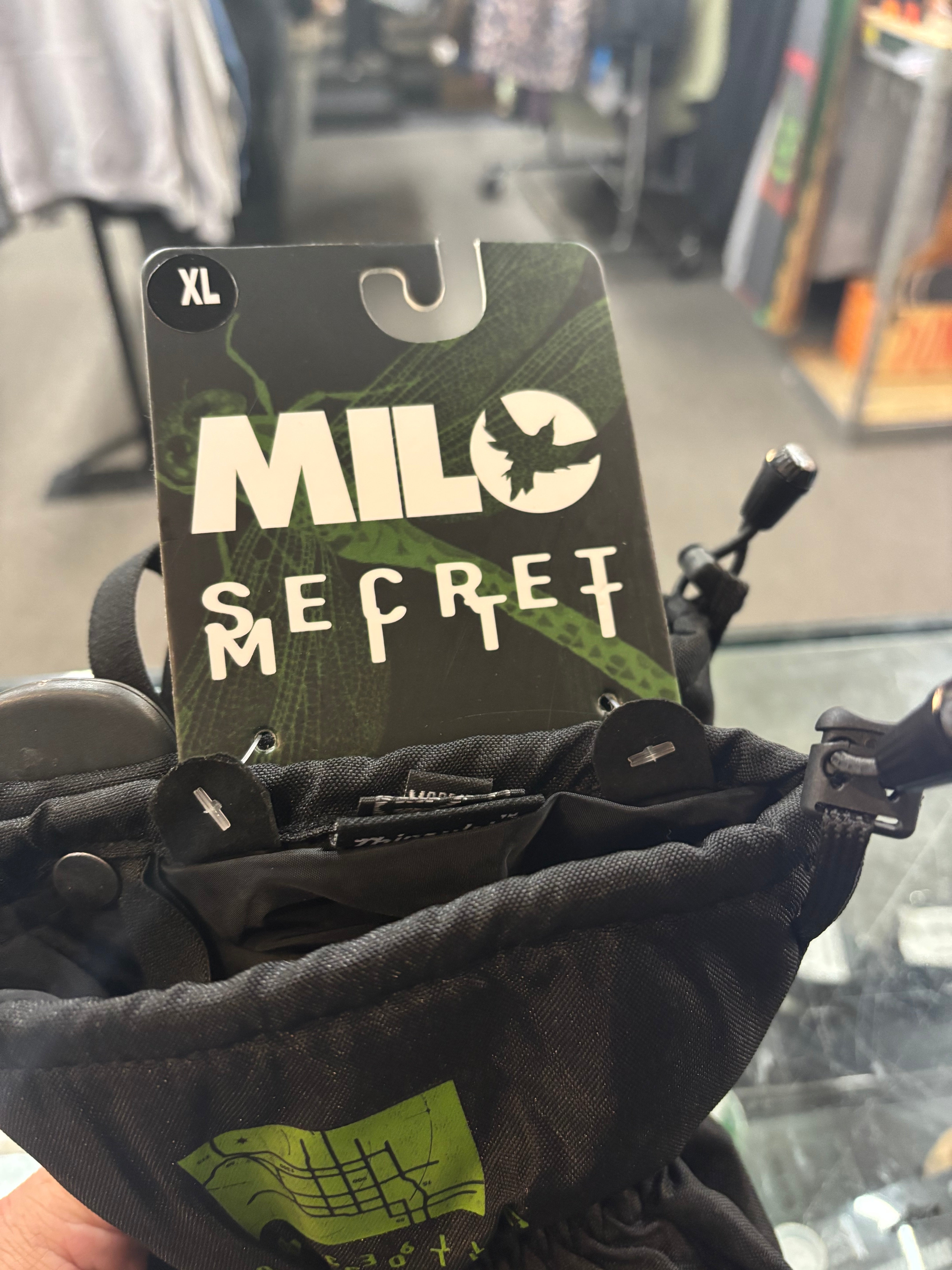 Milo Secret Mitt in Black