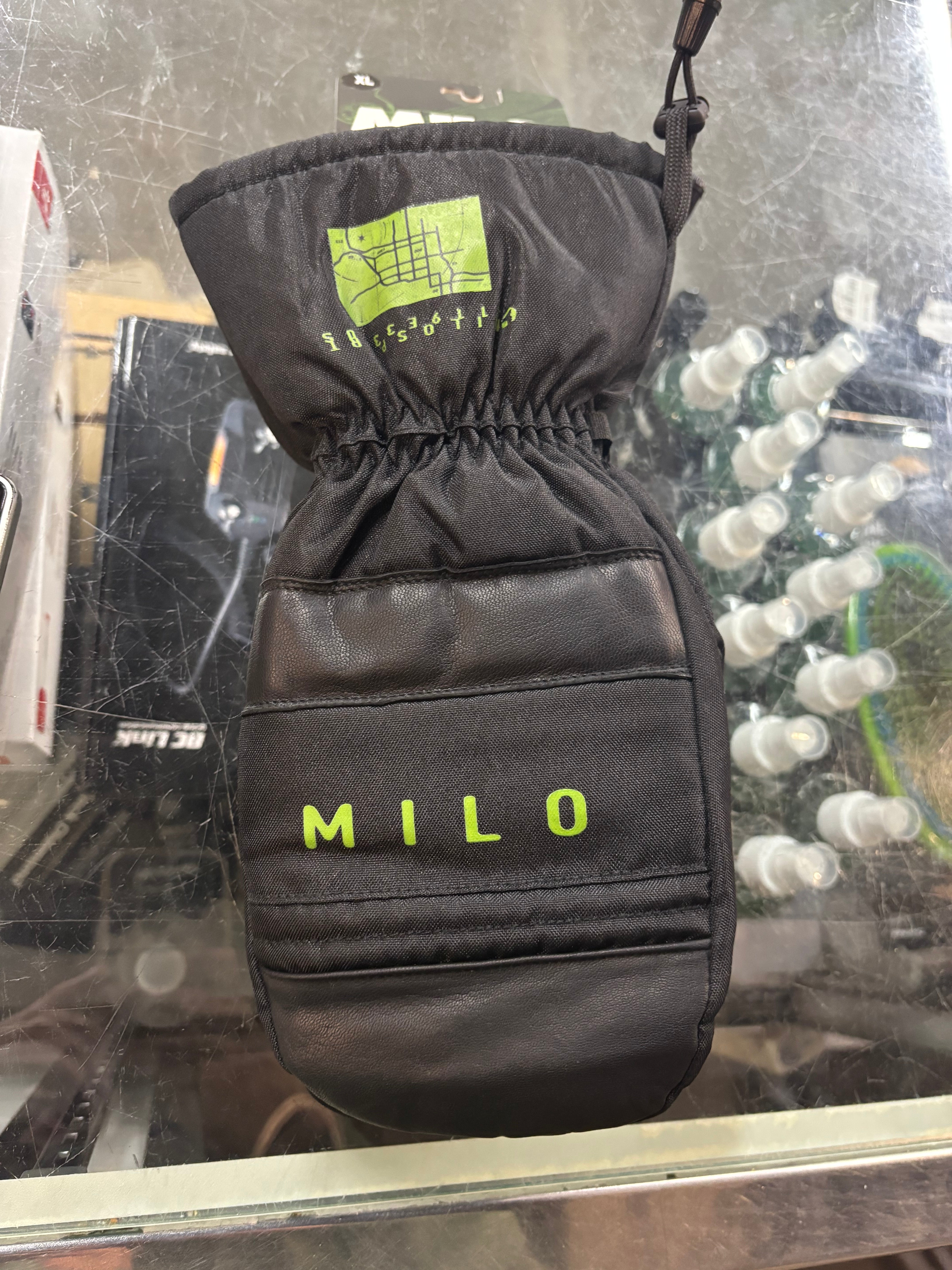 Milo Secret Mitt in Black