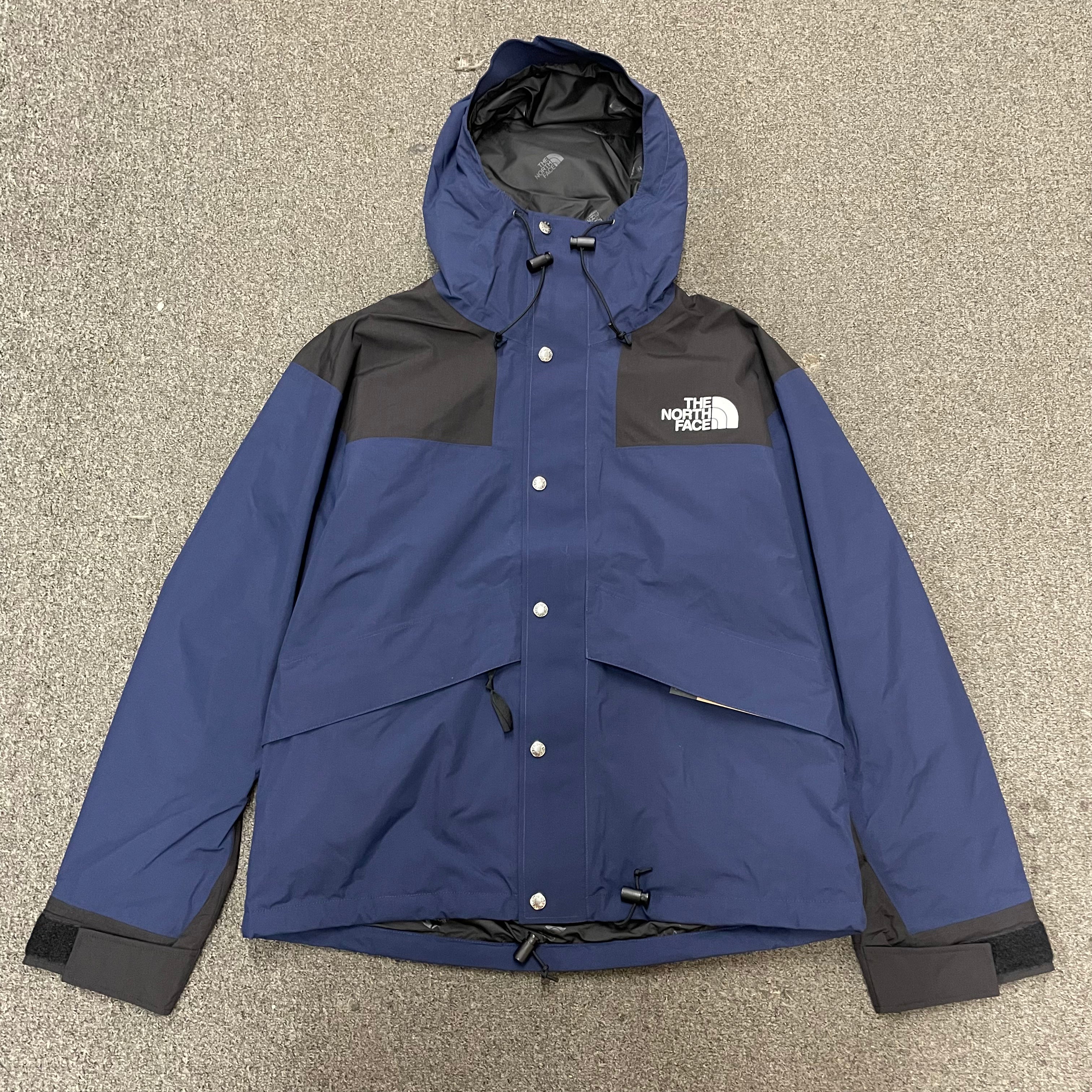The North Face Mens 86 Retro Mountain Jacket in Summit Navy and TNF Black 2024 - M I L O S P O R T