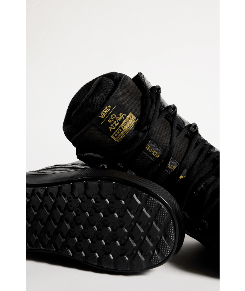 Vans Super Standard men's snowboard boot in black with golf accents, featuring sturdy laces and padded ankle support.