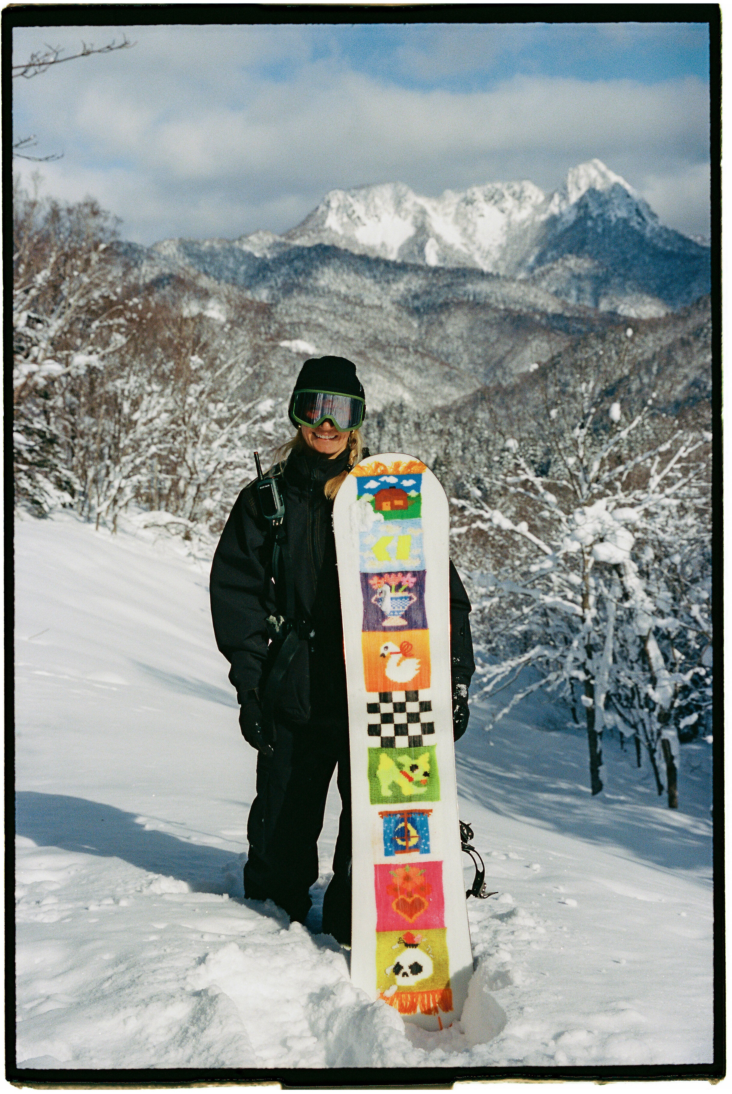 Armada Do Si Do women's snowboard featuring a colorful graphic design, suitable for all-mountain snowboarding.