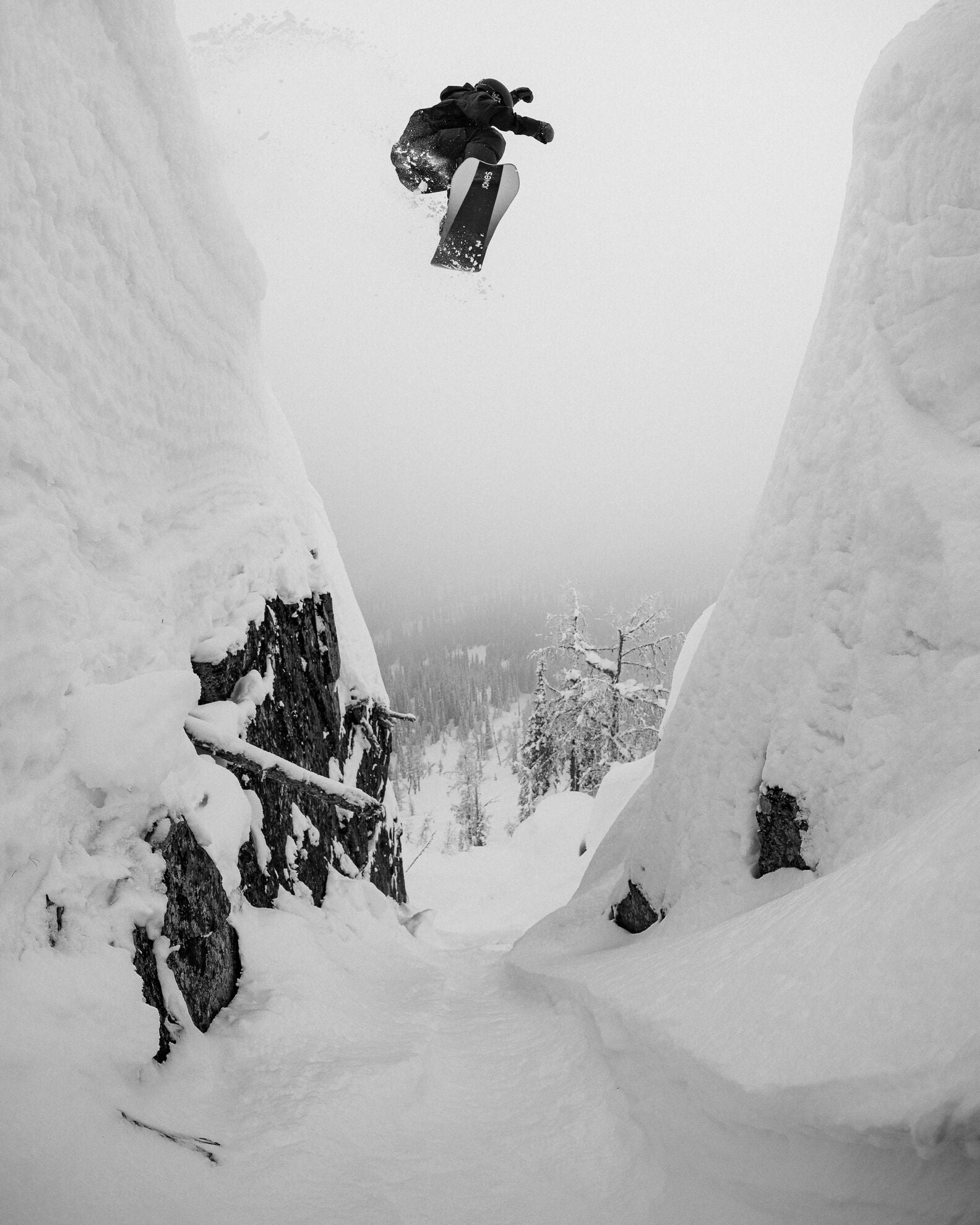 Jones Men's Tweaker Pro snowboard in action, showcasing its versatile design and construction for snowboarding adventures.