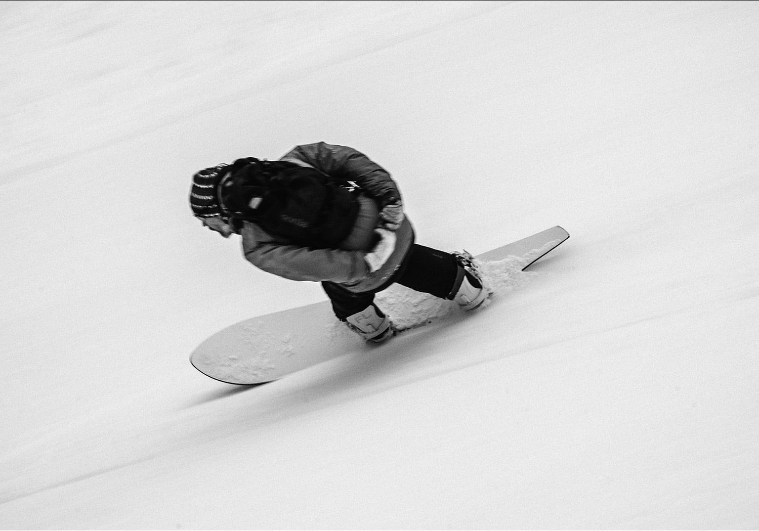 Korua Dart snowboarding snowboard with a colorful graphic design, suitable for snowboarding in winter conditions.