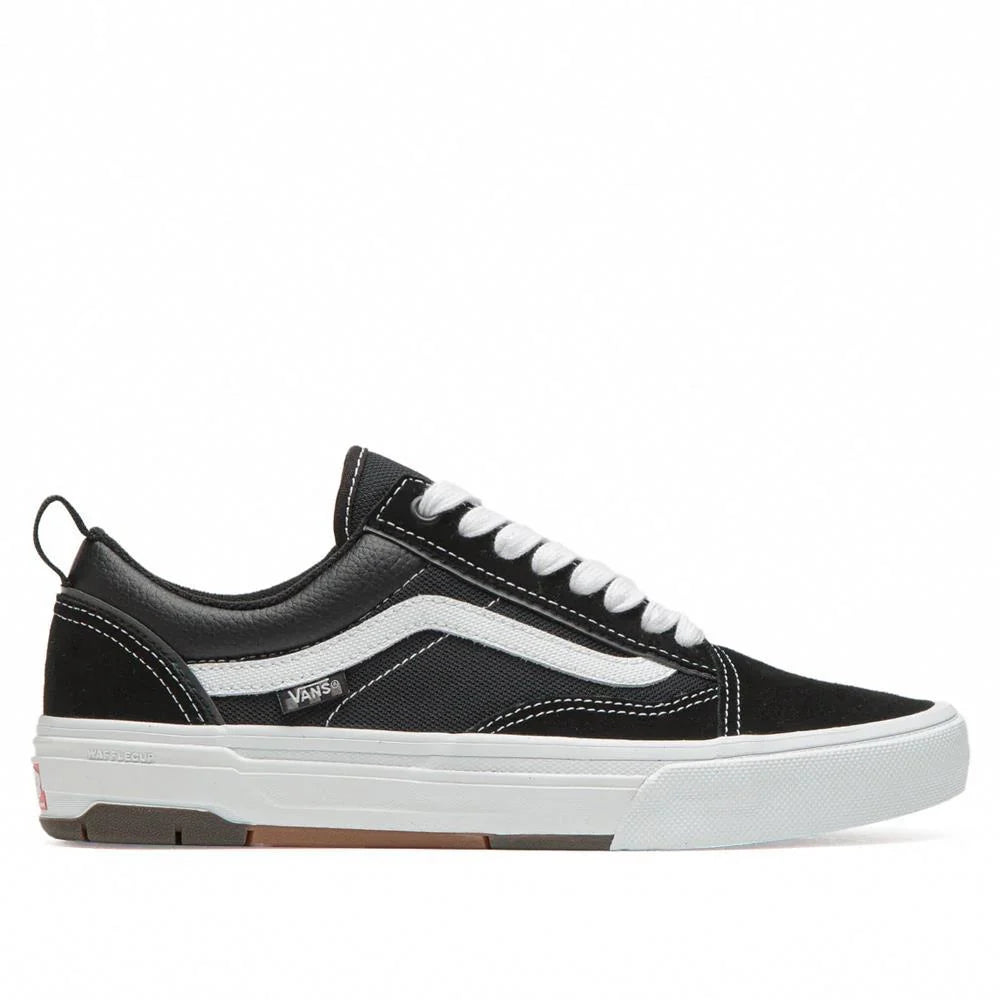 Vans Skate Old Skool Wafflecup skate shoe in black and white, outer side profile with suede and mesh upper, white Sidestripe and Wafflecup sole.