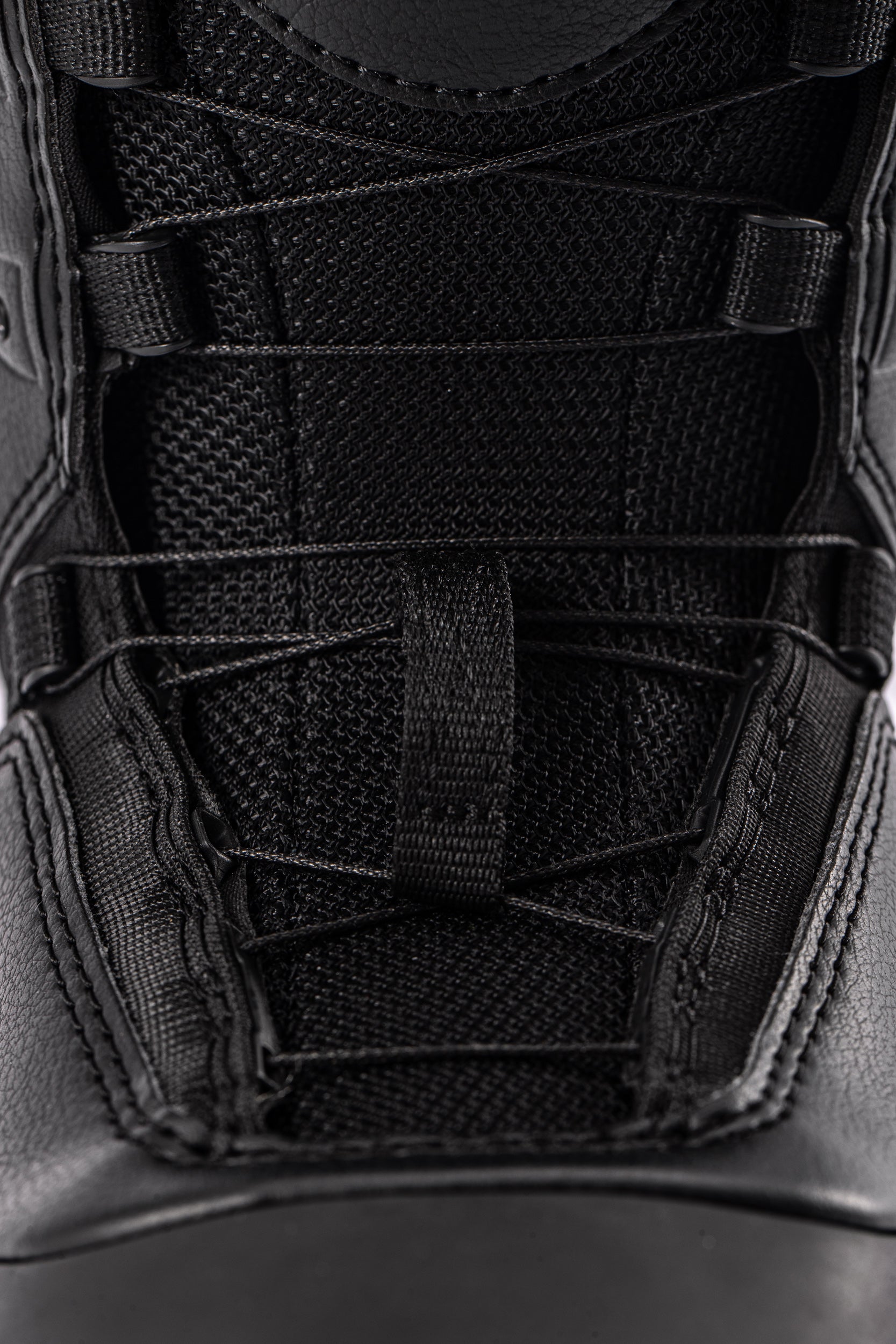 Front view of Nitro Crown Boa Women's snowboard boots 2027 featuring laces and secure fit for snowboarding.