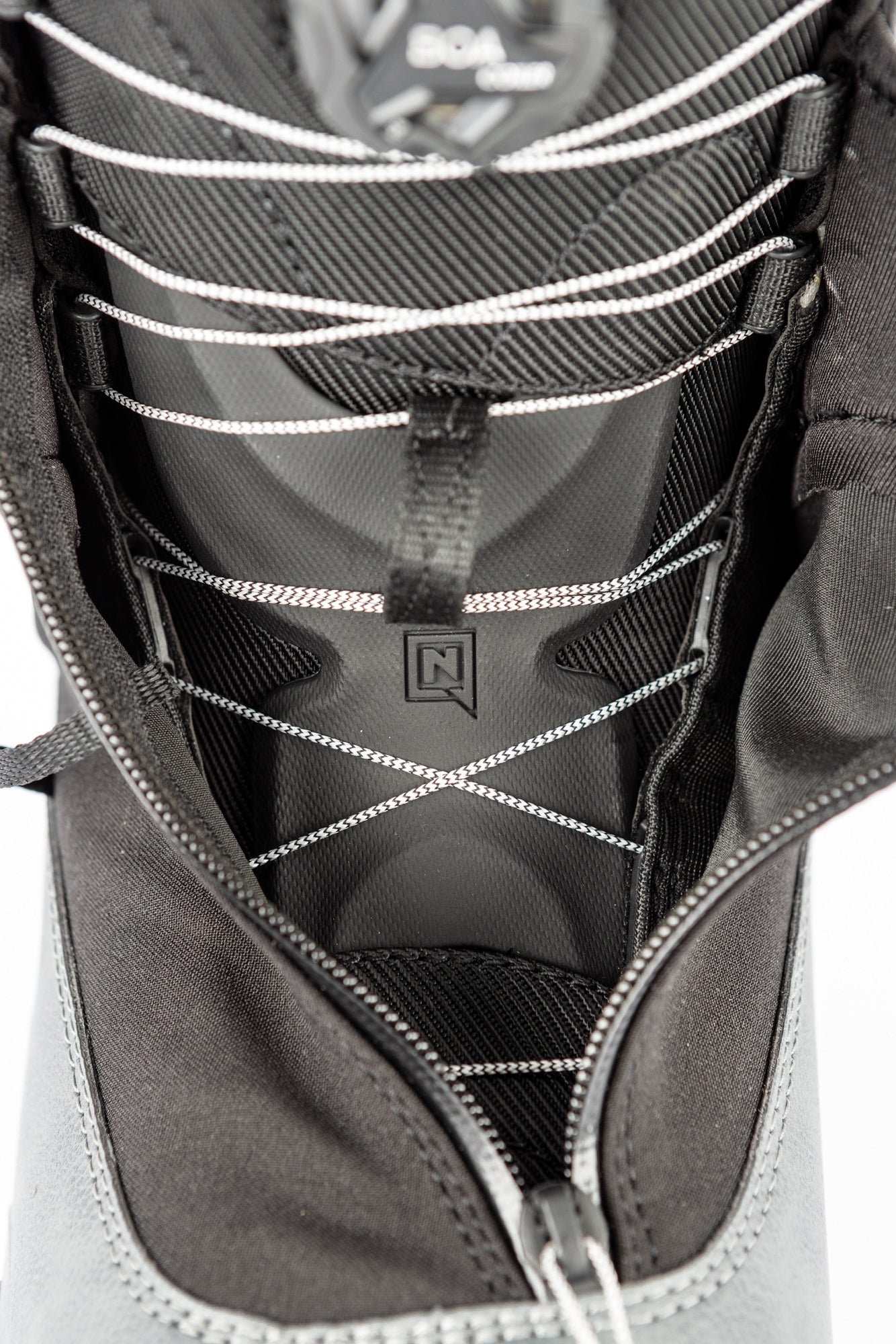 Nitro Select Boa snowboard boots 2027, unzipped, showing interior and lacing system, designed for snowboarding comfort and performance