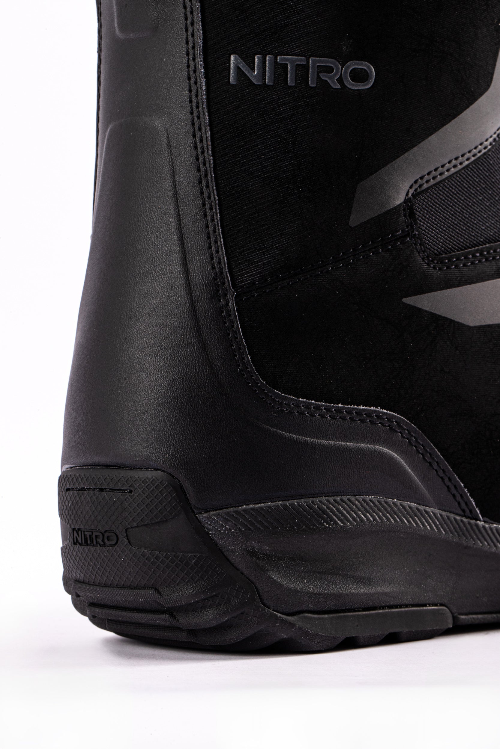 Black Nitro Sentinel Boa snowboard boots with heel detail, designed for snowboarding performance and comfort.