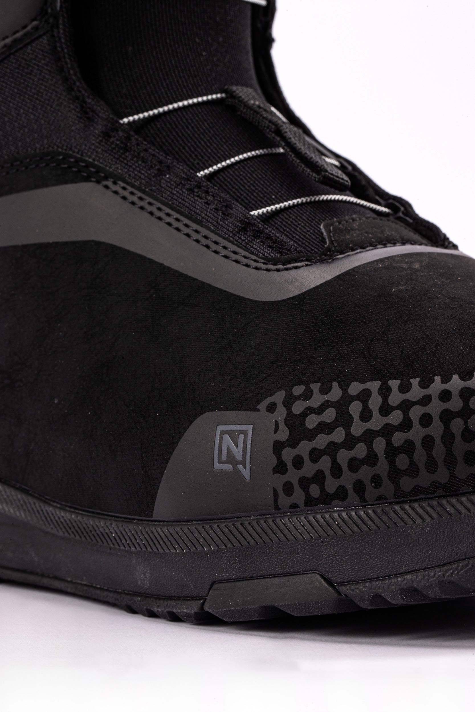 Black Nitro Sentinel Boa snowboard boots with reinforced toe and sleek design, perfect for winter snowboarding.