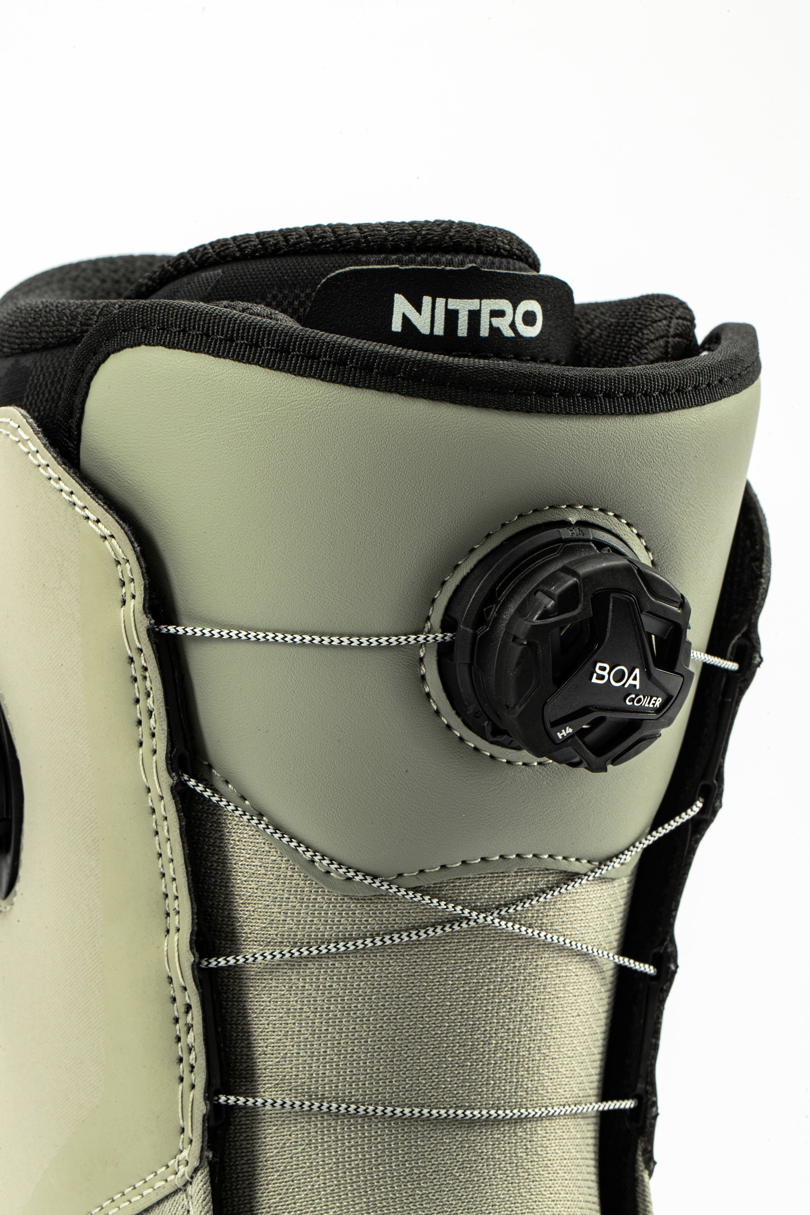 Nitro Sentinel Boa Snowboard Boots in sand color with padded ankle support and Boa lacing system for a secure fit.