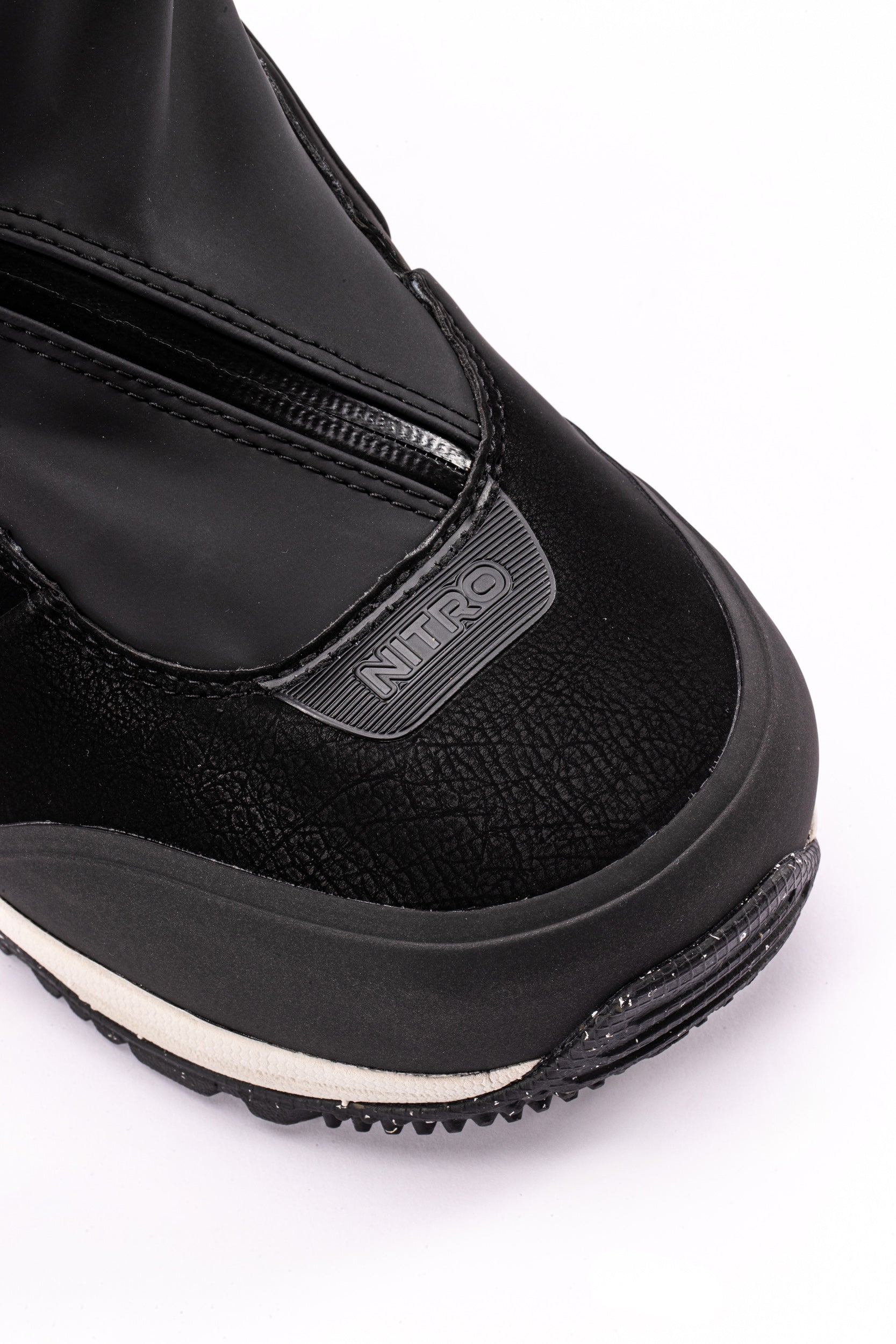 Nitro Team Pro Kleveland TLS snowboard boots in black and red, featuring secure lacing and padded ankle support.