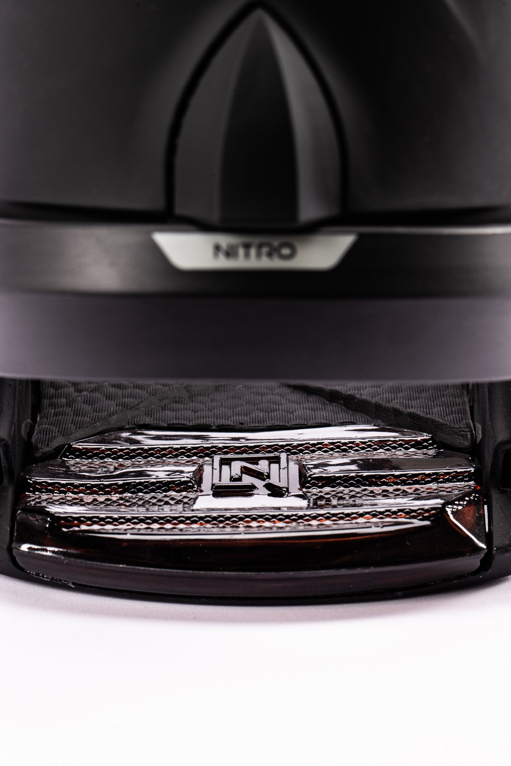 Black Nitro Team Pro snowboard bindings for 2027 with heel strap and high-back support, designed for all-mountain snowboarding.