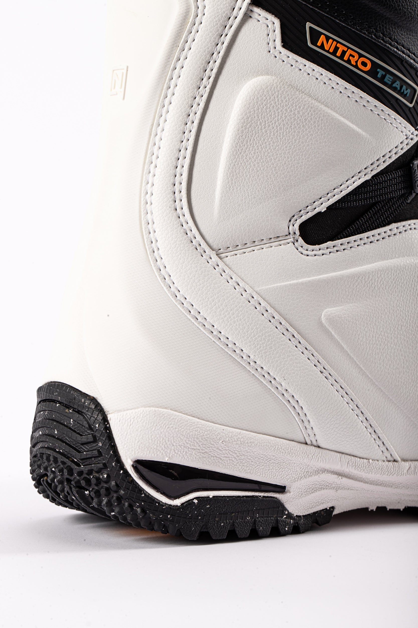 White Nitro Team TLS Snowboard Boots for 2027 with heel detail, designed for snowboarding comfort and performance.