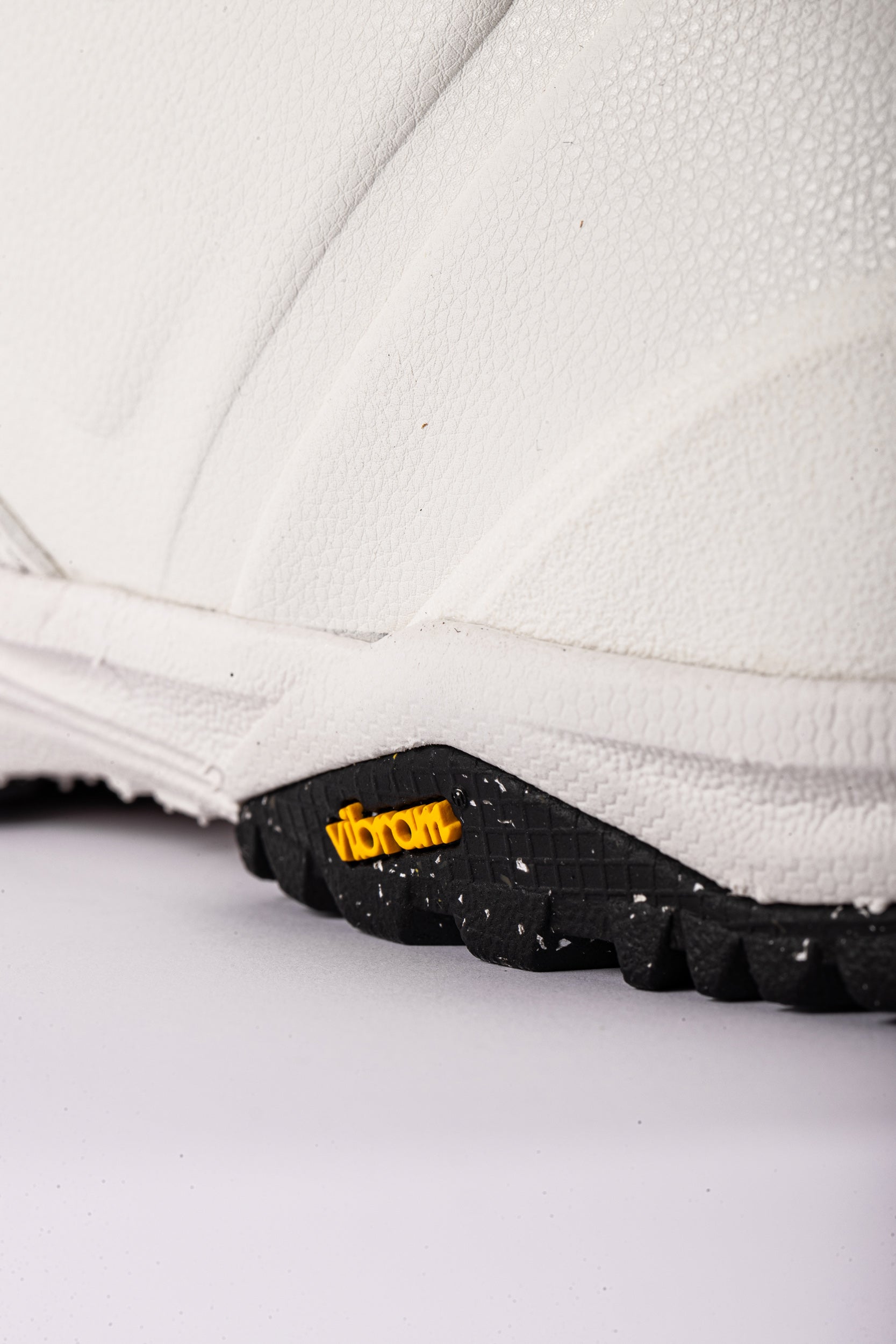 White Nitro Team TLS snowboard boot with Vibram Milosport sole, designed for snowboarding in 2027.