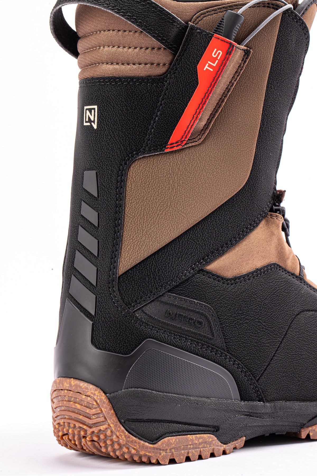 Nitro Venture Pro TLS snowboard boots in brown and black, featuring back view and secure lacing system for snowboarding.