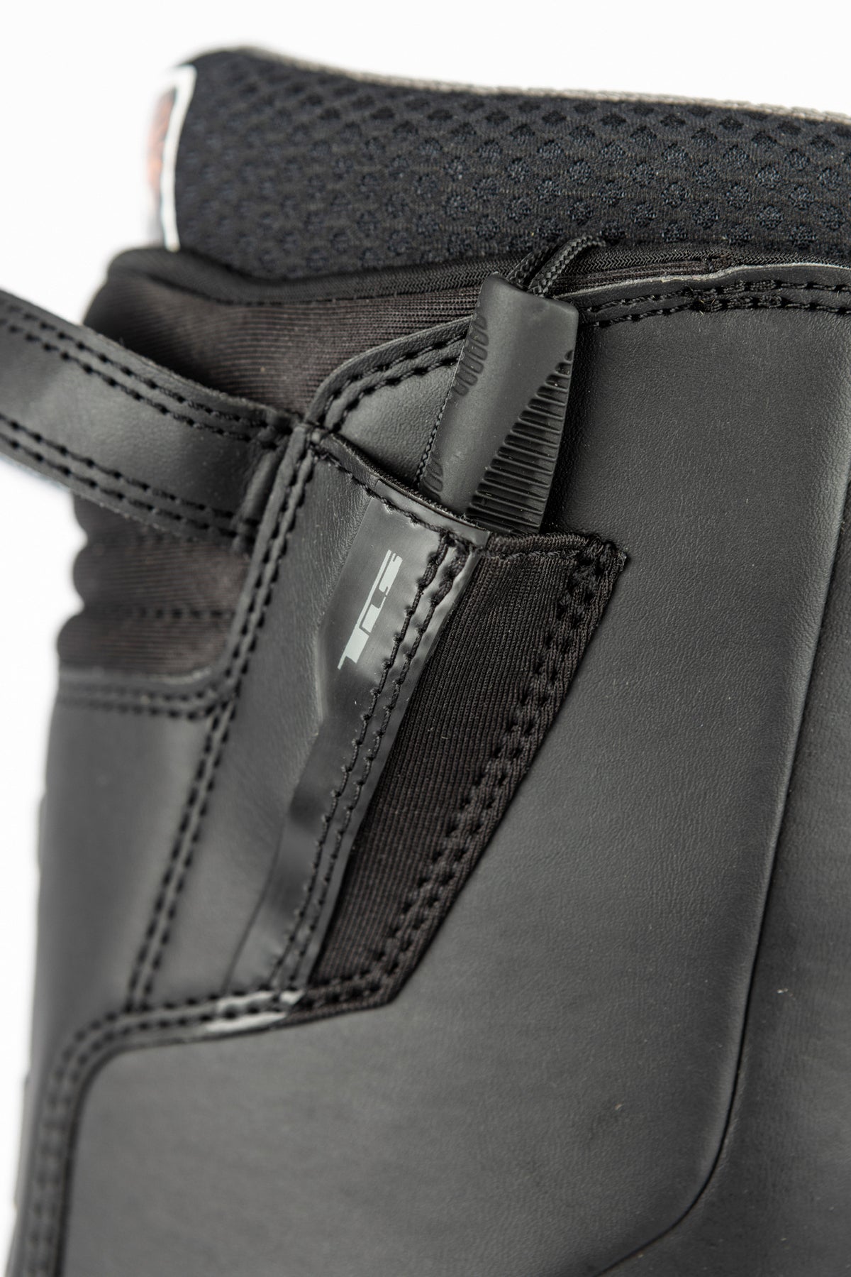 Nitro Venture Pro TLS Wide Snowboard Boots 2027, black and gray with TLS lacing system, designed for winter snowboarding.