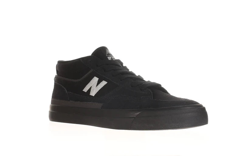 New Balance Numeric Franky Villani 417 skate shoes in black and black, featuring durable design and classic skateboarding style.
