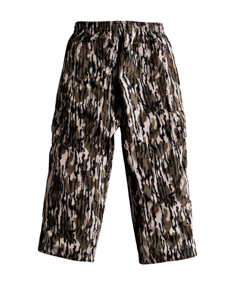 Autumn Cargo Snow Pant 2027 for men and women, featuring durable fabric and functional design for winter outdoor activities.