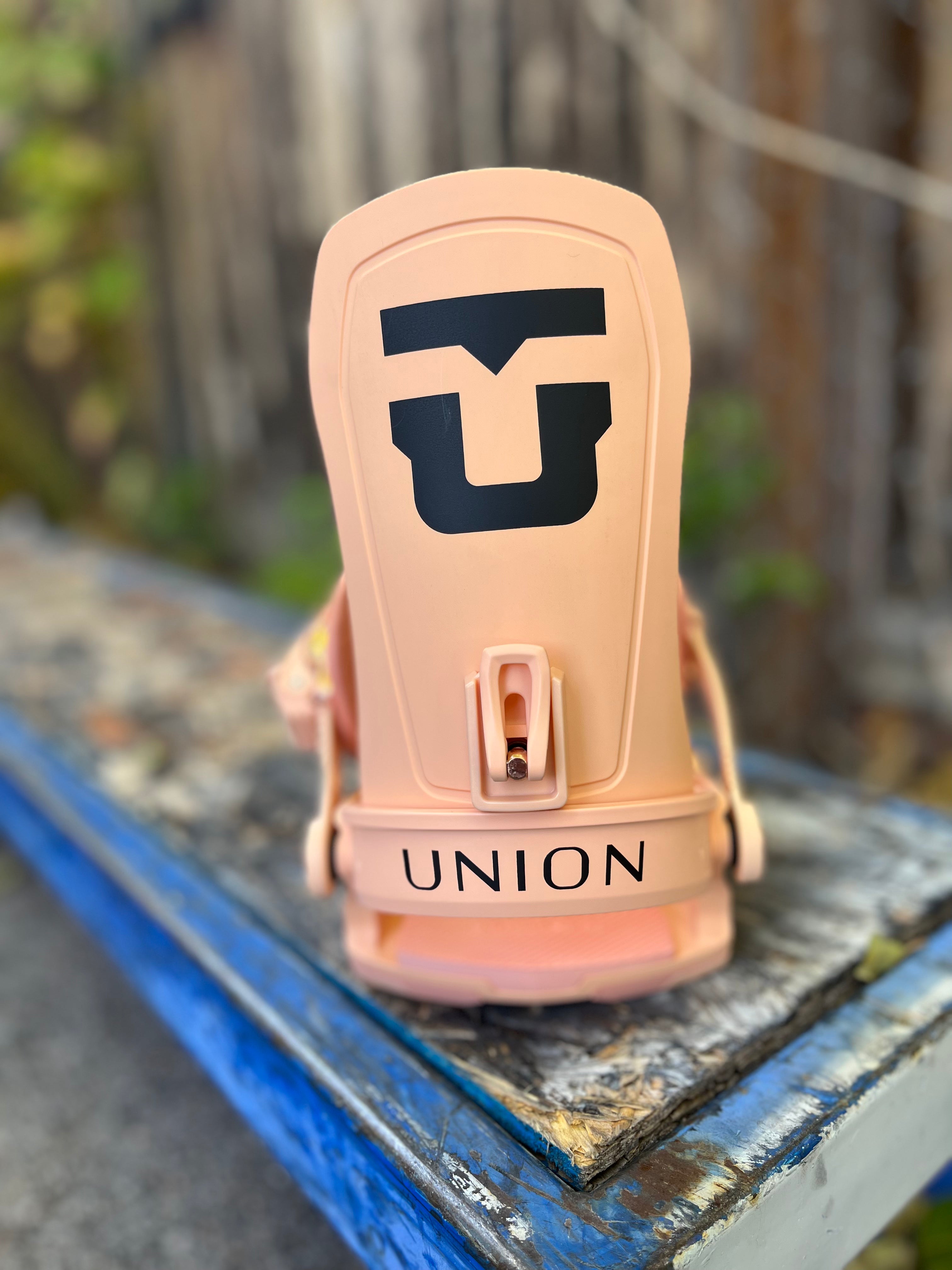 Union Trilogy Custom House Limited Edition (Team Highback) Snowboard Binding in Pink 2024 - M I L O S P O R T