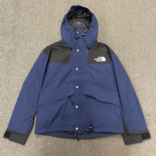 The North Face Mens 86 Retro Mountain Jacket in Summit Navy and TNF Black 2024 - M I L O S P O R T