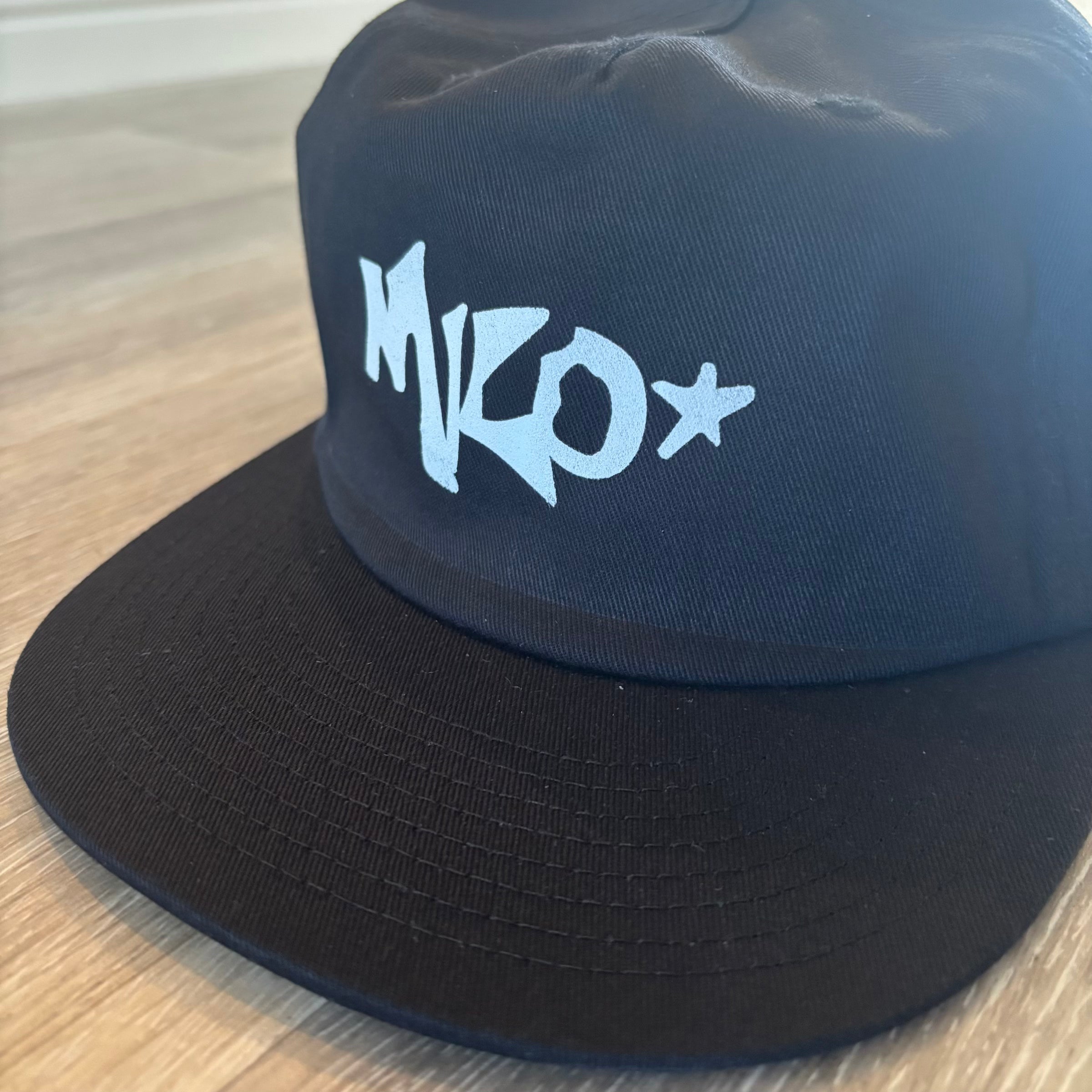 Milosport men's spray logo 5-panel cotton hat with adjustable strap, featuring a branded logo on the front and a classic cap design.