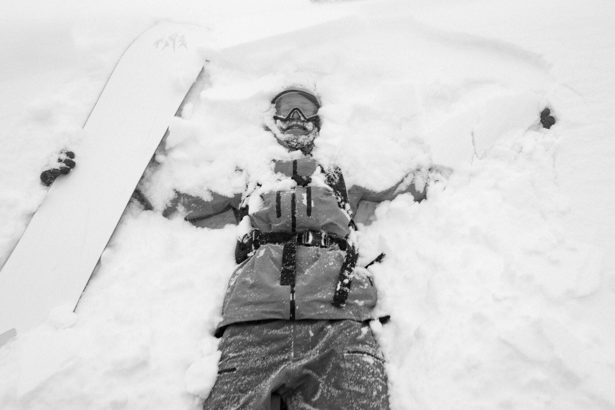 Jones Ultralight Project X snowboard for men, showcasing a sleek design ideal for winter snowboarding adventures.