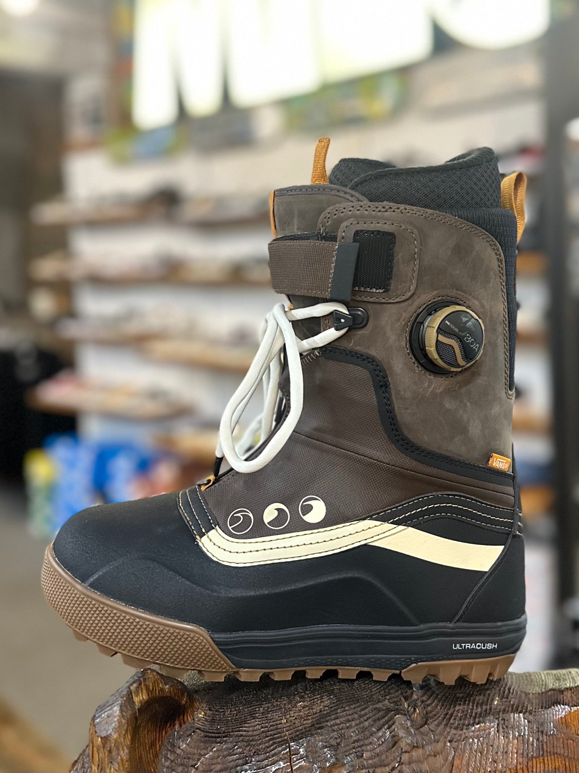 The Vans Mens Infuse Snowsurf Snowboard Boot 2025