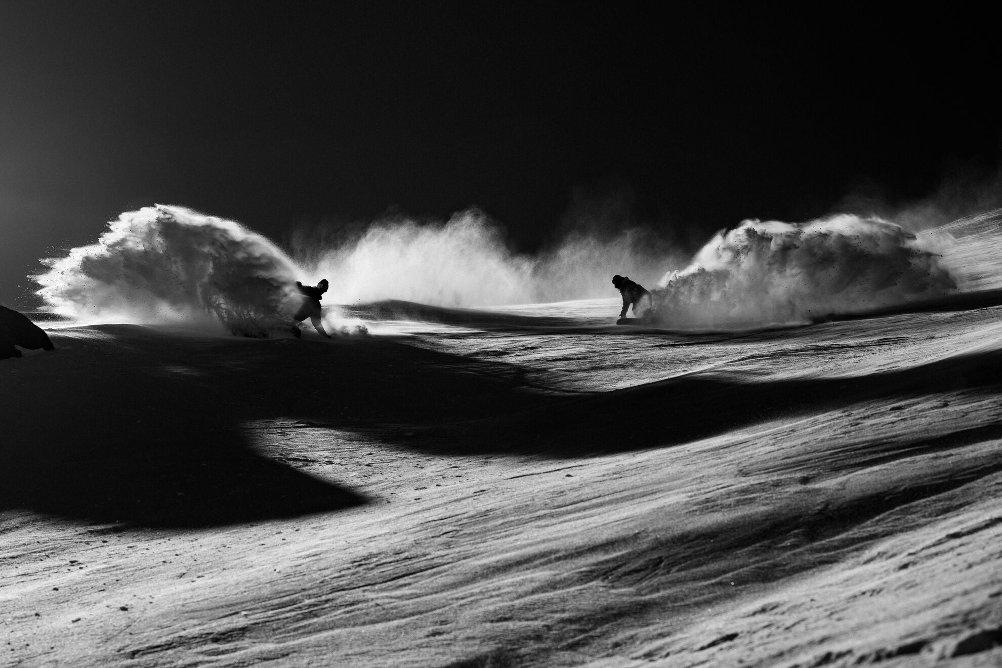 Jones Mens Rally Cat Snowboard 2027 in action on snow, designed for versatile snowboarding performance.
