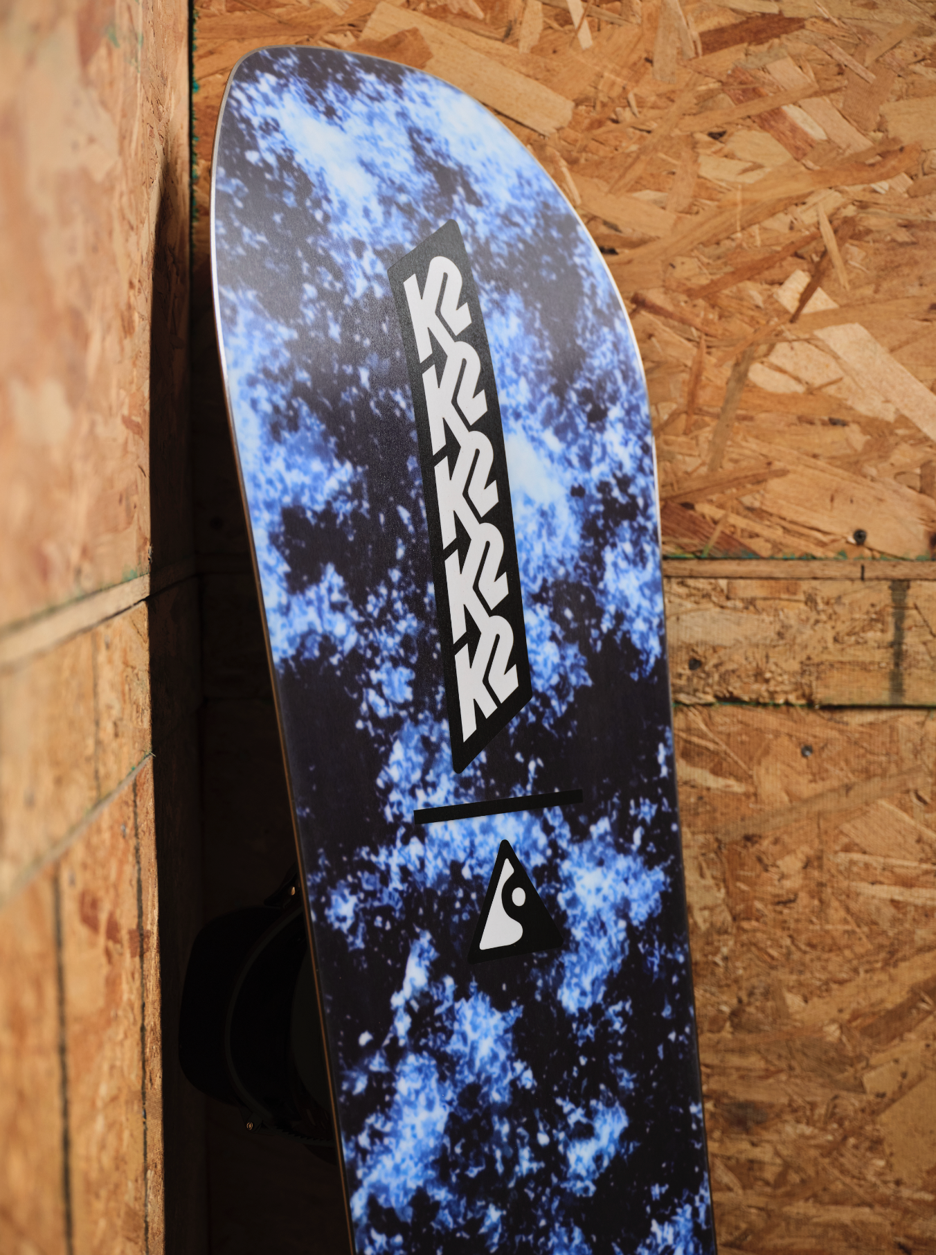 K2 Commonwealth snowboard with textured base and nose design, suitable for snowboarding in winter conditions.