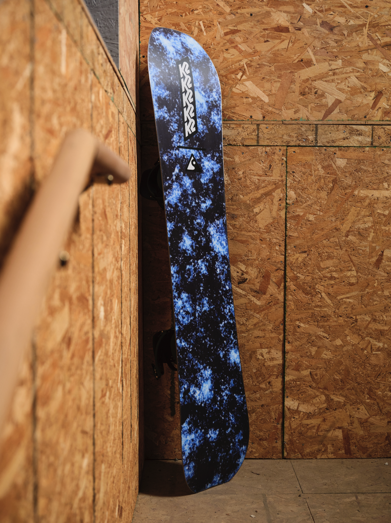 K2 Commonwealth snowboard with durable base and ply design, suitable for winter snowboarding adventures.