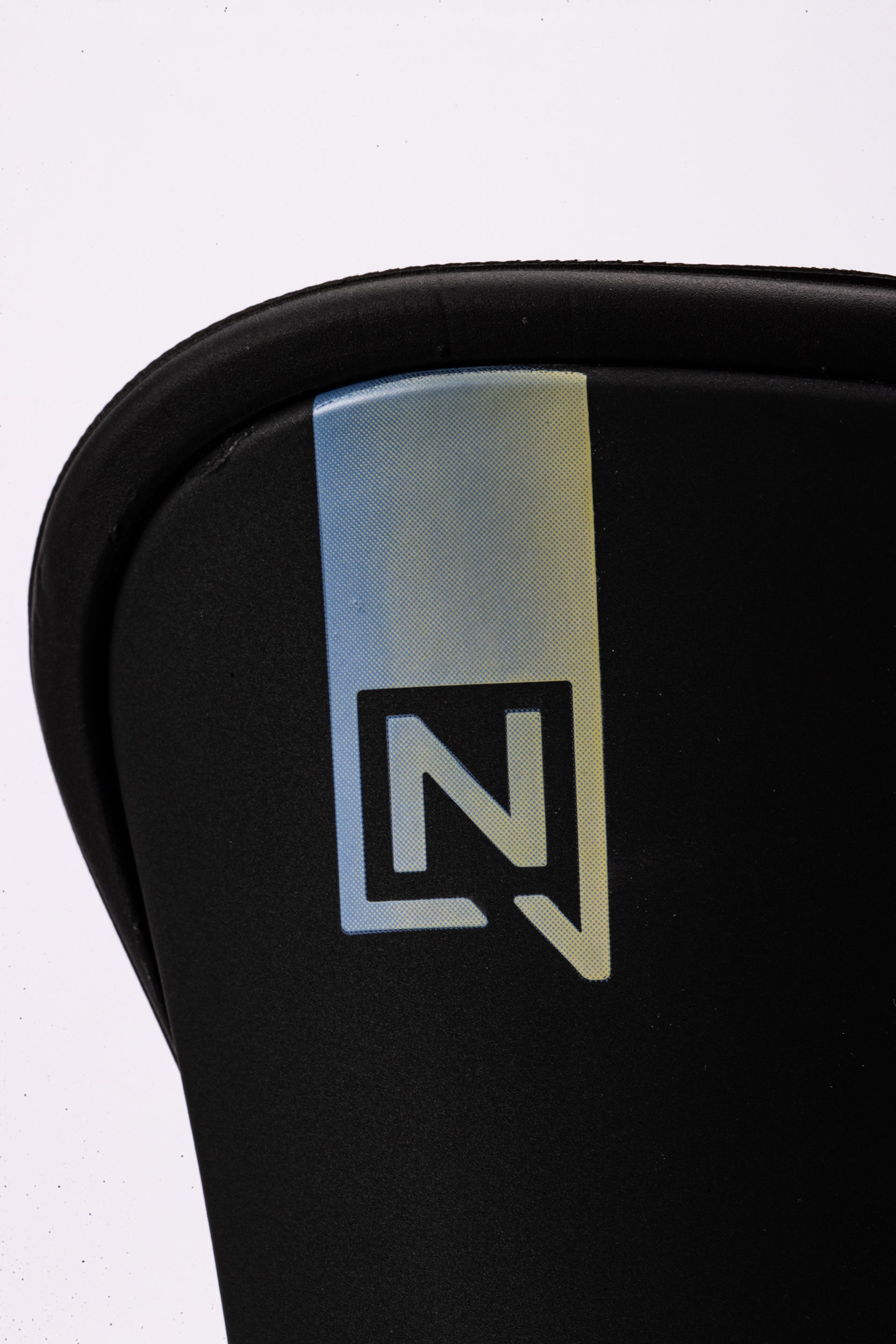 Black Nitro Fate snowboard bindings with highback detail, designed for snowboarding performance and comfort.
