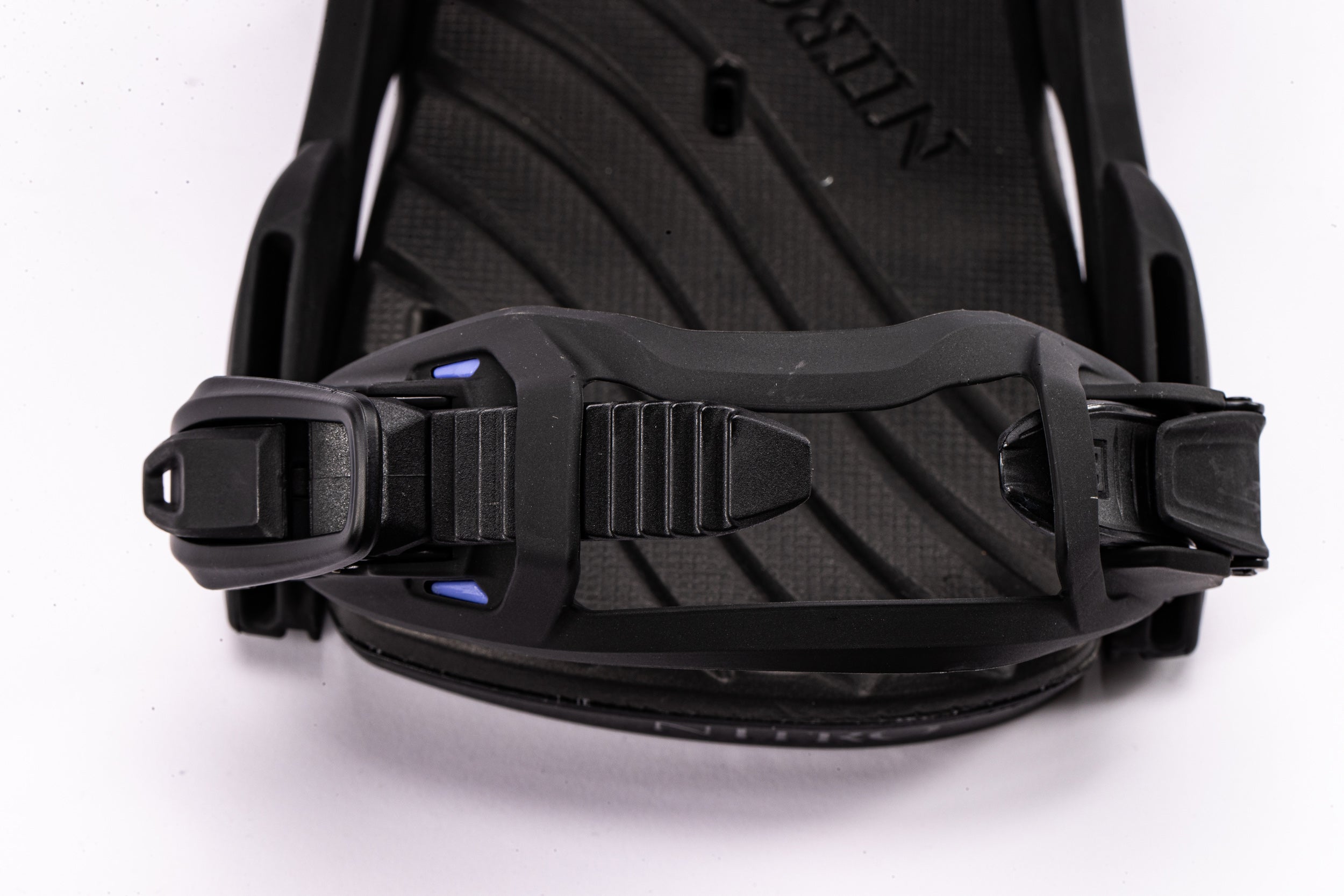 Black Nitro Fate snowboard bindings with adjustable toe strap and high-back support for all-mountain snowboarding.