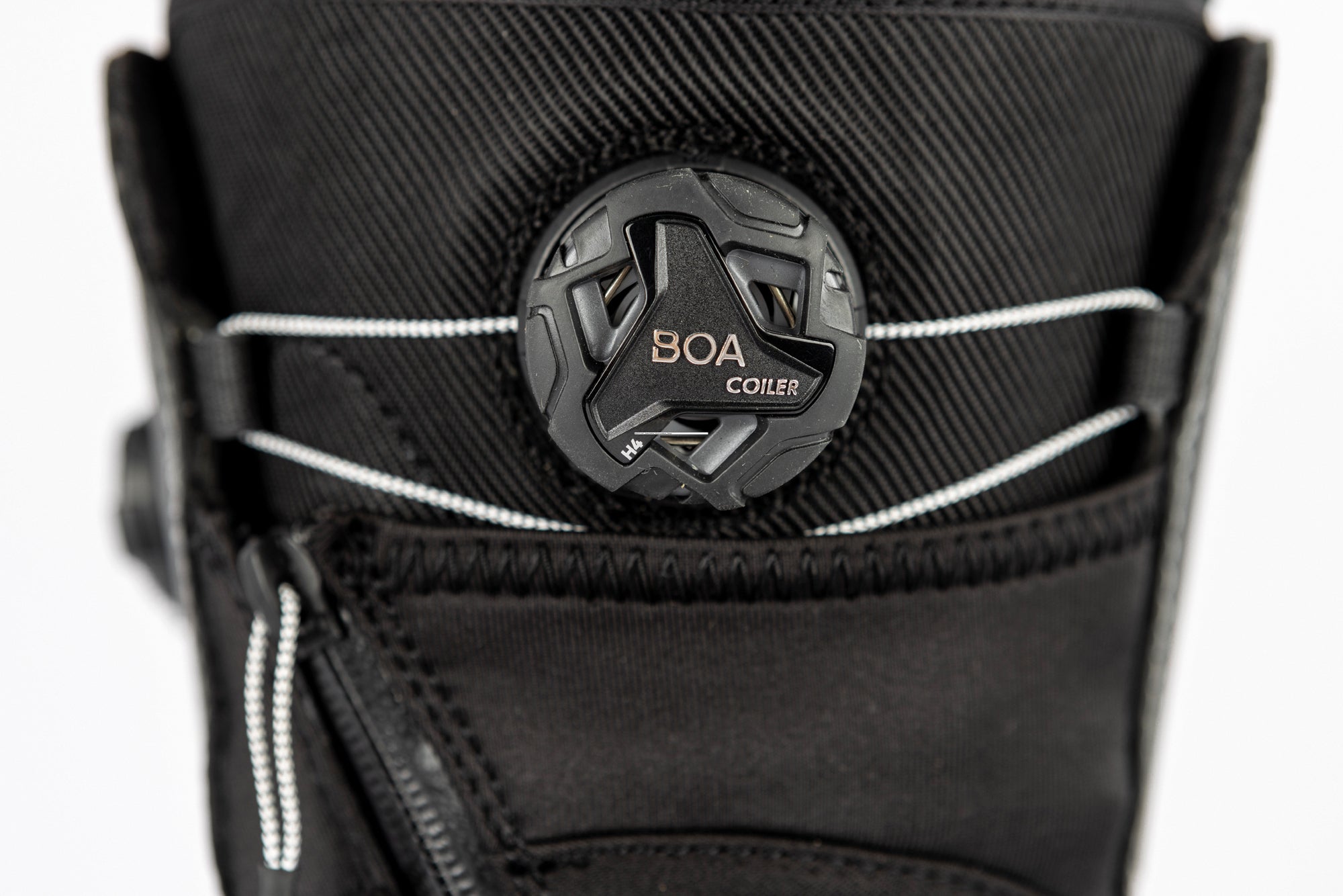 Nitro Select Boa snowboard boots in black and white with Boa lacing system, designed for snowboarding comfort and performance.