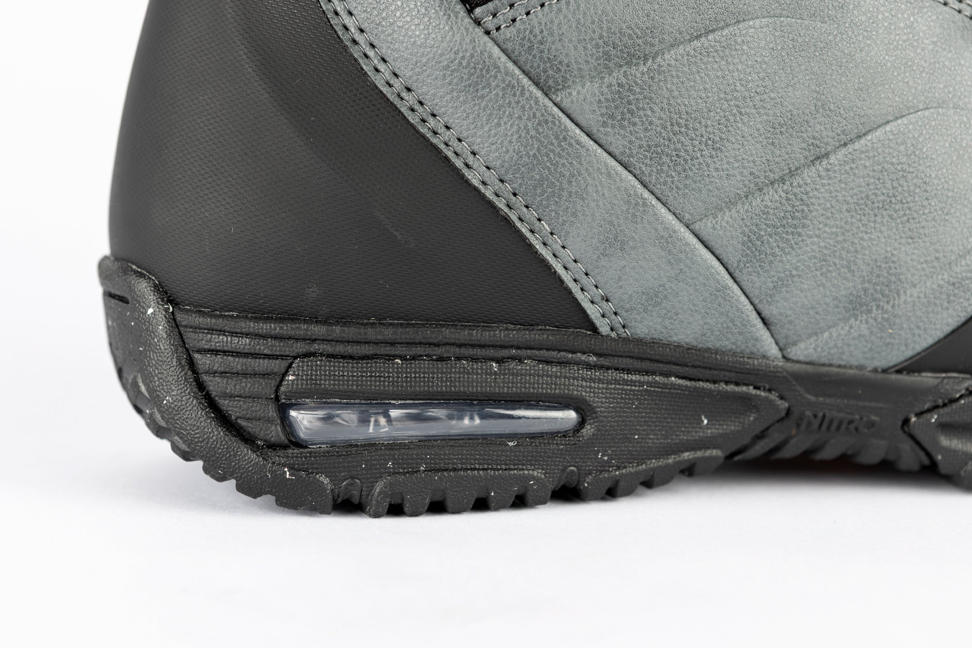 Nitro Select TLS+ snowboard boots in black with red accents, showing the heel and branding on the Nitro snowboard gear.