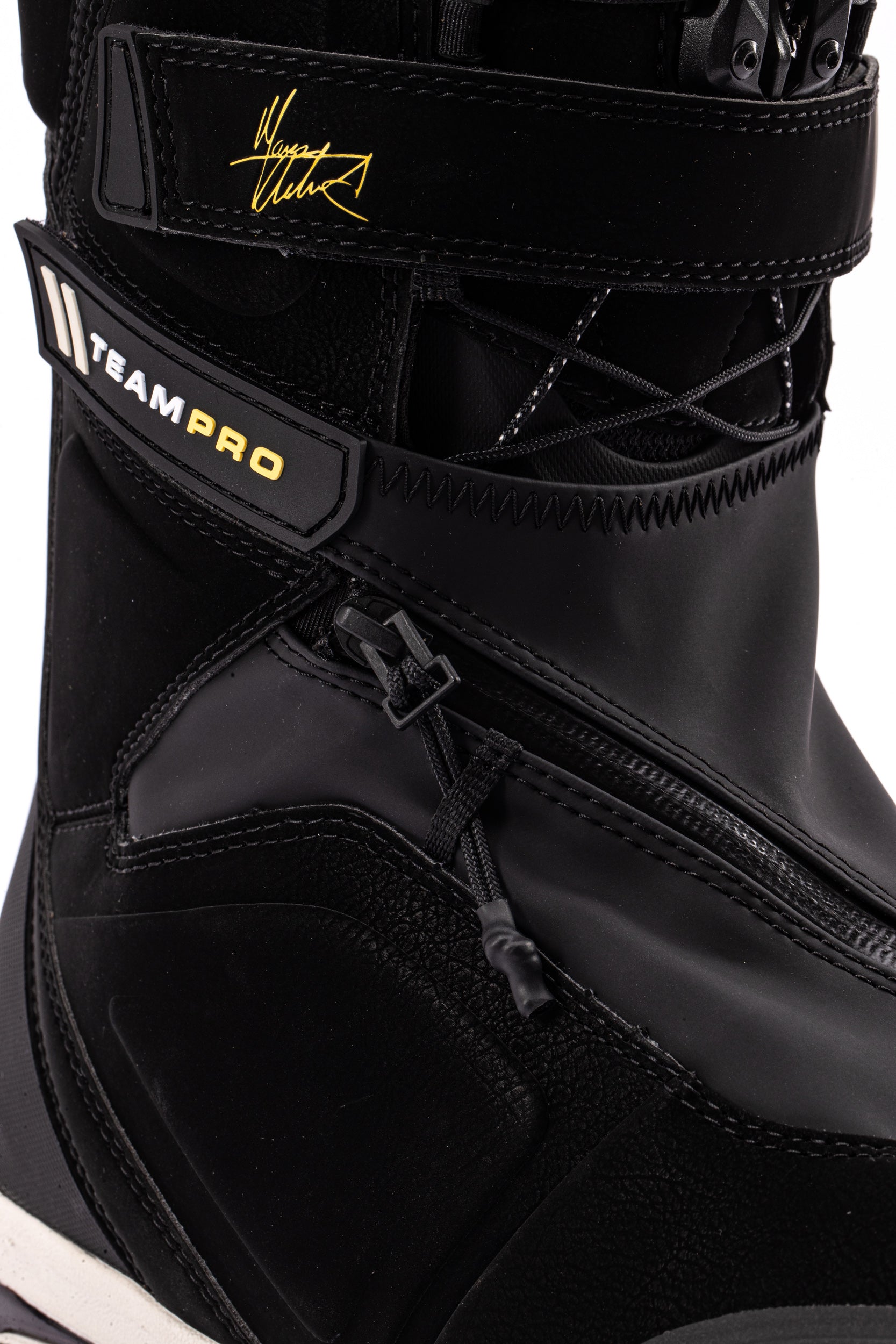 Nitro Team Pro Kleveland TLS snowboard boots in black and red with zipper closure, designed for snowboarding performance.