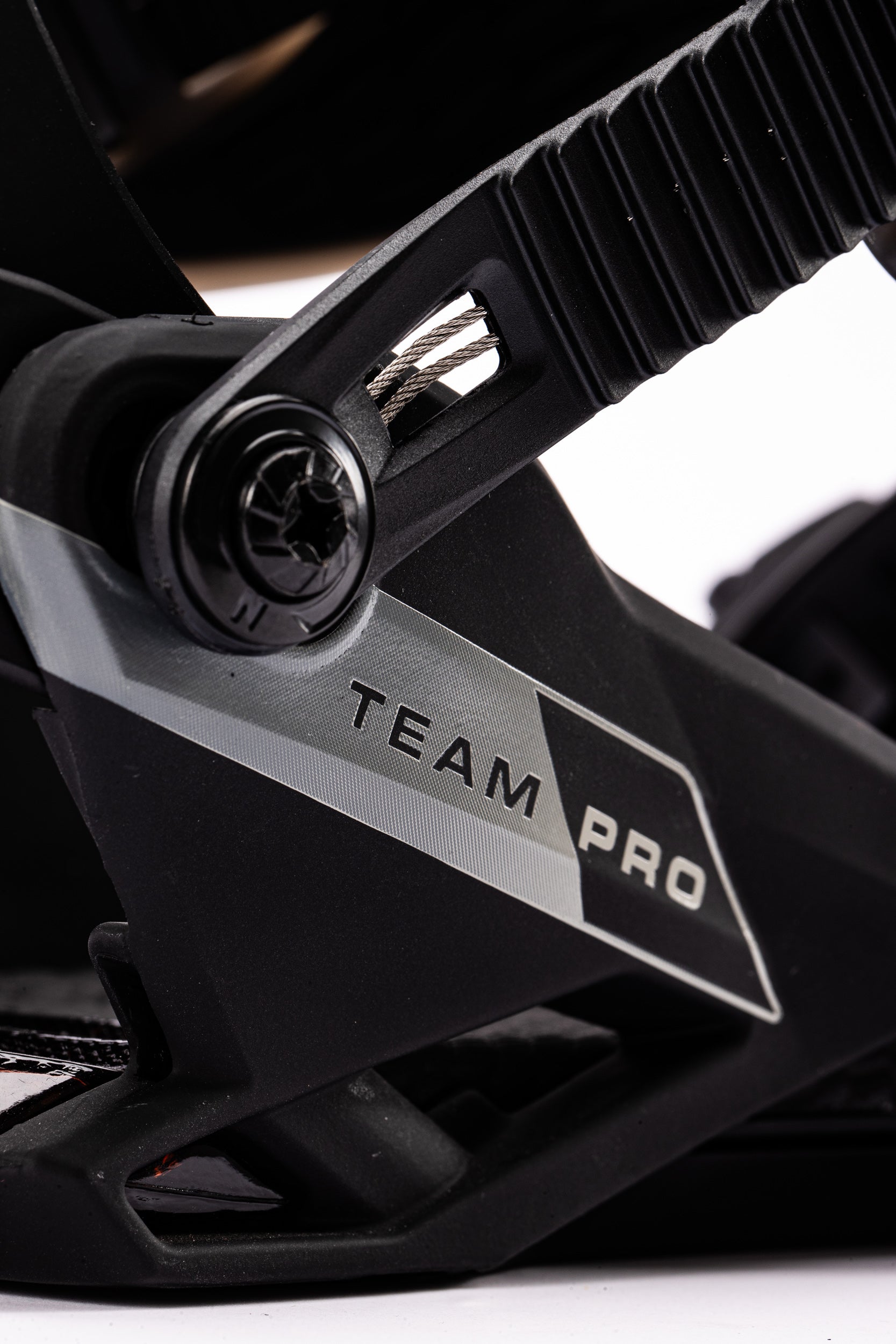 Black Nitro Team Pro snowboard bindings with adjustable ankle ladder straps, designed for high performance snowboarding.