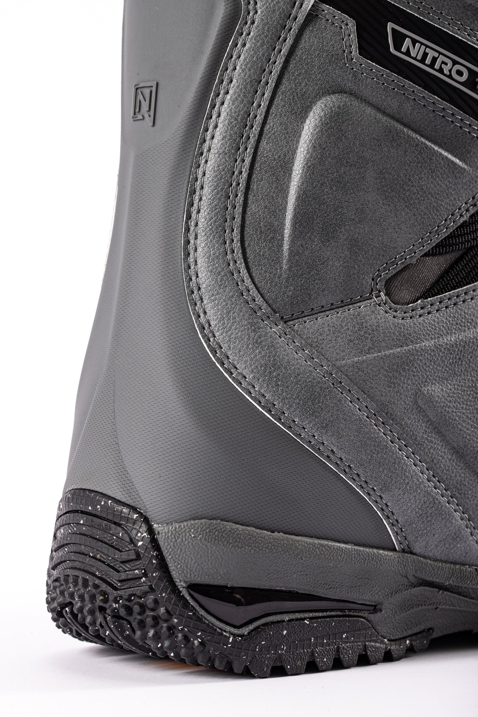 Nitro Team TLS Snowboard Boots in grey, featuring a secure heel design for snowboarding comfort and performance.