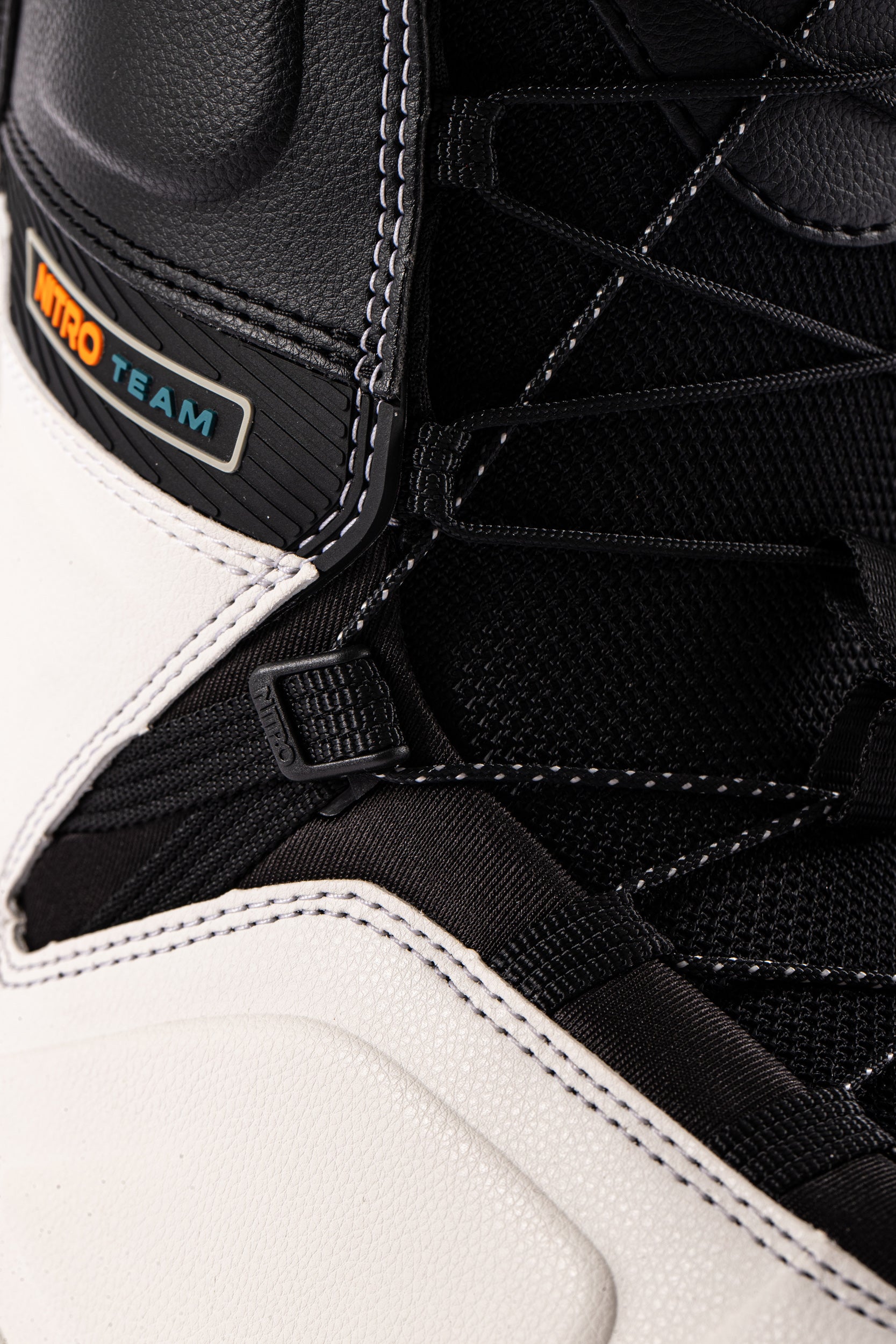 White Nitro Team TLS snowboard boots with laces, designed for snowboarding, featuring a comfortable fit and sporty style.