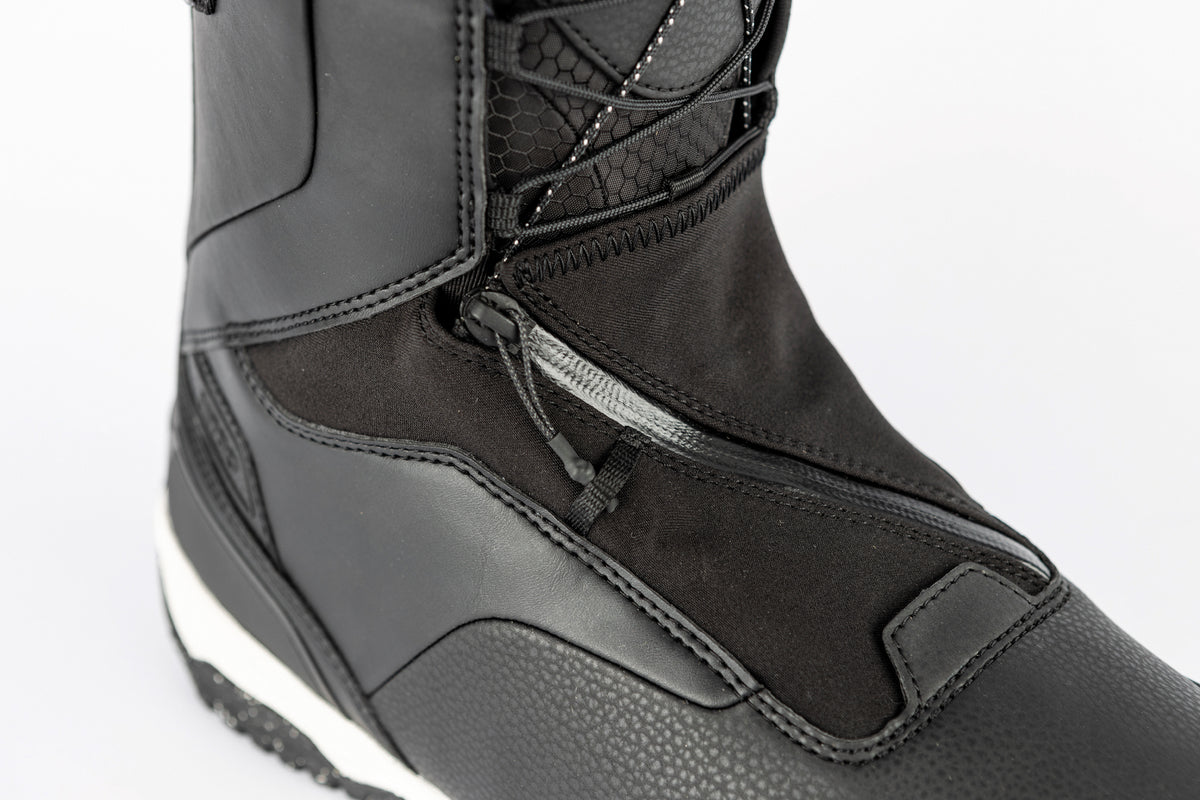 Nitro Venture Pro TLS Wide Snowboard Boots 2027 with zipper closure and padded interior, designed for snowboarding comfort and performance.