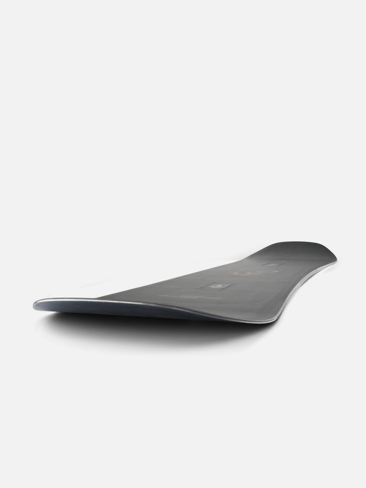 Ride Algorythm 2027 snowboard with nose profile, showing the sleek design and graphics on the Ride snowboard for winter snowboarding.