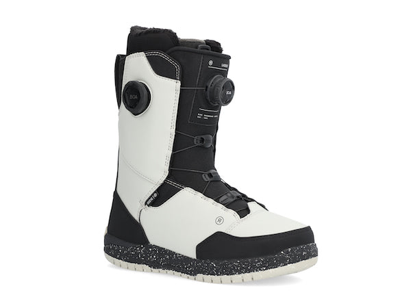 Black Ride Lasso Snowboard Boot 2025 with rugged design and lacing system, suitable for winter snowboarding.
