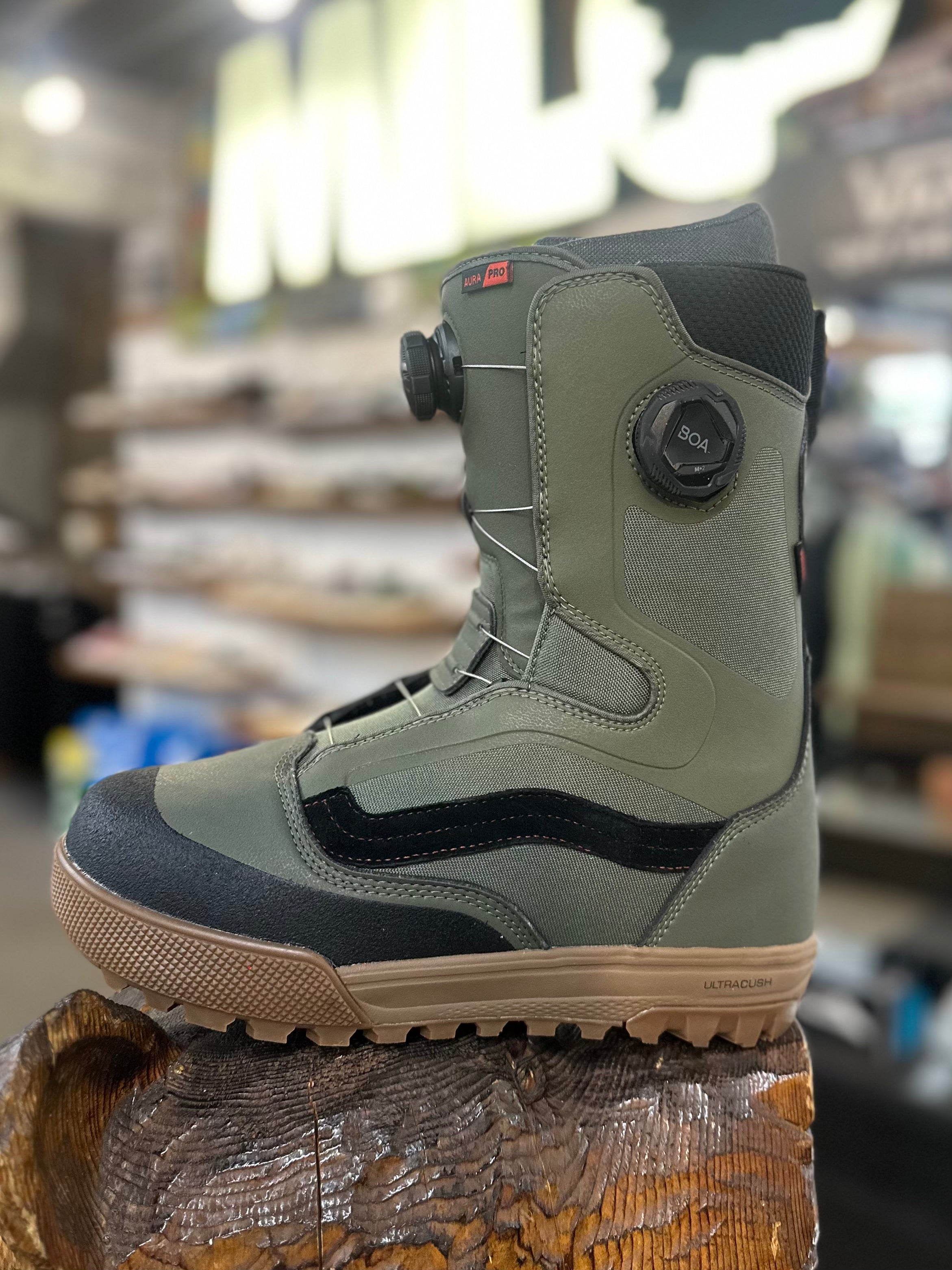 Vans Mens Aura Pro Snowboard Boot 2025 - M I L O S P O R T
