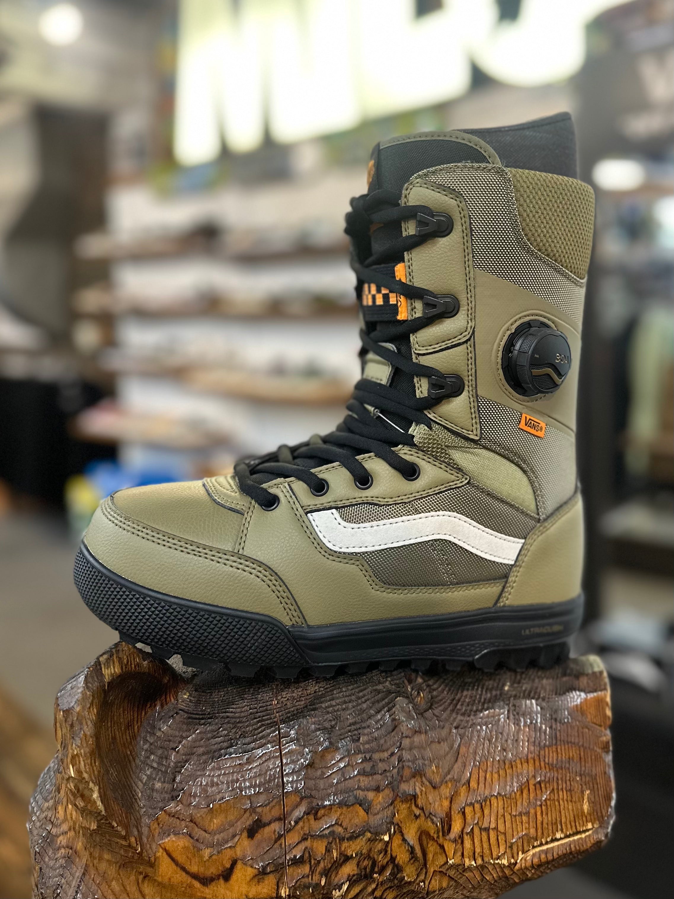 Vans Mens Invado Pro Snowboard Boot 2025 - M I L O S P O R T