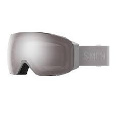 Smith I/O MAG Snow Goggle in Cloudgrey frames with a ChromaPop Sun Platinum Mirror Lens and a ChromaPop Storm Blue Sensor Mirror Bonus Lens 2023